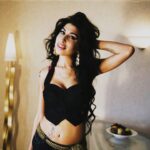 Amy Winehouse Instagram - In 2006, photographer Harry Benson captured Amy during her global success and recognition at the Savoy Hotel in London. The photographs beautifully highlight her lively and vibrant personality. 💗 #backtoblack