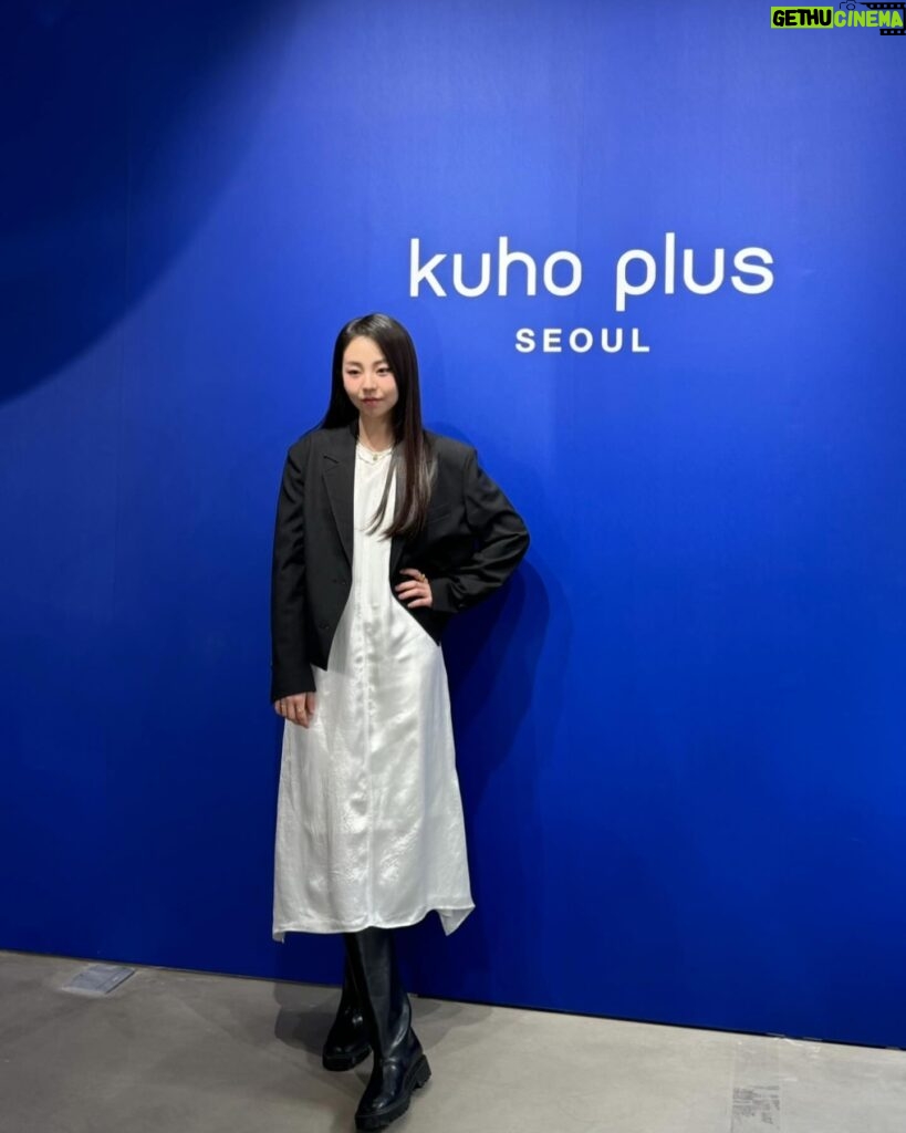 An So-hee Instagram - kuho plus Seoul 팝업 스토어💙작가님들의 전시와 2024 S/S 아이템을 볼 수 있는📍성수동 ’스테이지35‘. 3월31일까지 열려 있어요🤍 #kuhoplusseoul #구호플러스서울 #구플서울