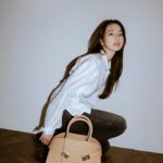 An So-hee Instagram – 🤎 @Ferragamo #FerragamoHugBag #페라가모