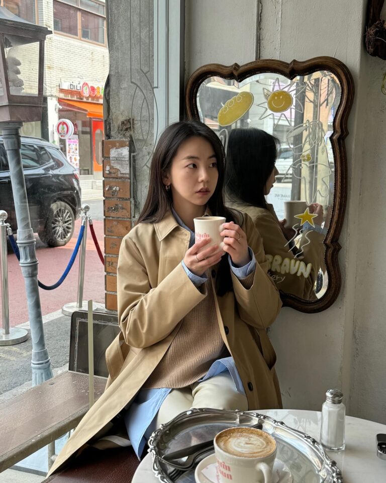 An So-hee Instagram - 🤎☕️🧥😺🩵