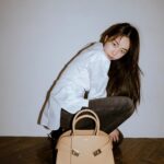 An So-hee Instagram – 🤎 @Ferragamo #FerragamoHugBag #페라가모