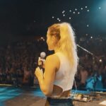 Ana Fernández Instagram – La última vez que me subí al escenario a cantar “ Marzo en Febrero” con @adri_marlon fue en 2018 en la sala Joy, de repente me empezó a dar demasiados nervios y ansiedad subir de nuevo a algún concierto a cantar. No soy cantante, no hay un personaje ficticio en el que pudiera esconderme a mi… pero…. Ayer era un día especial en un lugar que lo considero mágico. 

Ojalá os haya gustado a los que estuvisteis allí ☺️🤍.

Reto superado! 💪🏼

@starlitefestival @sandrastarlite @alejandra_reventun 
@_marlonoficial_