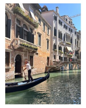 Ana Fernández Instagram - Venecia sin alfombras rojas. 🍝 🎭🛶