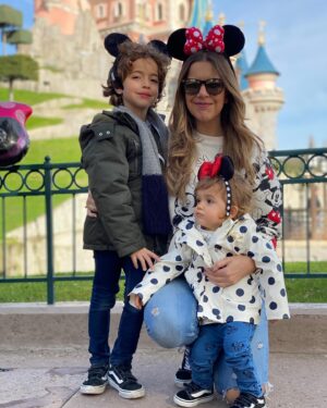 Ana Garcia Martins Instagram - Não sinto que seja a melhor mãe do mundo. Mentira, claro que sou. Incrível. Feliz Dia da Mãe para todas as mães tão incríveis como eu 😂