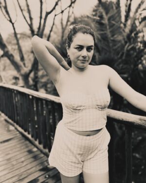 Ana Guiomar Instagram - A vida na Selva ás 9.00H da manhã, com cara de quem não tem nada para fazer, a não ser salvar o seu pequeno almoço dos macacos…