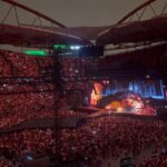 Ana Guiomar Instagram - Se conhecia as músicas todas? Não! Nem de perto! Se o espectáculo vale a pena? Vale! De longe! São três horas e meia de puro show! Ela tem uma energia própria ,a sorte de ter uns olhos que parecem estar sempre a sorrir, um talento natural para comunicar de forma simples e a parecer a nossa melhor amiga. Com uma honestidade e a capacidade de controlar a nossa expectativa desde o primeiro minuto! Mal entra o relógio, já sabemos que vamos estar na vibe #taylorswift nas próximas horas. ADOREI cada segundo @glam.celebrity ❤️