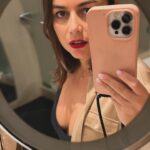 Ana Guiomar Instagram - Viemos à Madeira, sítio que amo cada vez mais, e onde fazia todo o sentido trazermos @maejanaotenhosopa. Em breve mostramos tudo! Trabalhámos, rimos, comemos, discutimos,conversas intensas, teimosias clássicas, coisas que só acontecem quando se tem muita confiança, respeito, admiração e intimidade. No fundo “uma despedida de solteira mas em modo laboral “. Já esperamos o próximo desafio @bestravel.viagens . @visitmadeira