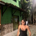 Ana Guiomar Instagram - Obrigada #morrodesaopaulo! Até já! Amei cada dia aqui, eram para ser 5 dias,acabaram por ser 8. Confesso que deixei a cidade de Salvador para conhecer numa próxima. Fiquei na @pousadaminhaloucapaixao que é SÓ um lugar de sonho e energia boa. Seguimos para um domingo de Páscoa já em família. 🐣