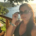 Ana Guiomar Instagram - Obrigada #morrodesaopaulo! Até já! Amei cada dia aqui, eram para ser 5 dias,acabaram por ser 8. Confesso que deixei a cidade de Salvador para conhecer numa próxima. Fiquei na @pousadaminhaloucapaixao que é SÓ um lugar de sonho e energia boa. Seguimos para um domingo de Páscoa já em família. 🐣