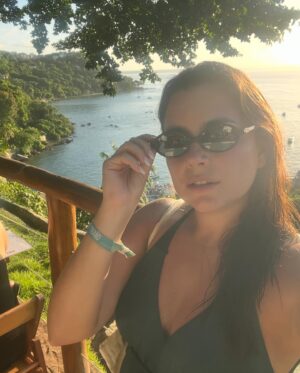 Ana Guiomar Instagram - Obrigada #morrodesaopaulo! Até já!
Amei cada dia aqui, eram para ser 5 dias,acabaram por ser 8. Confesso que deixei a cidade de Salvador para conhecer numa próxima. 
Fiquei na @pousadaminhaloucapaixao que é SÓ um lugar de sonho e energia boa. 
Seguimos para um domingo de Páscoa já em família. 🐣