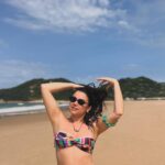 Ana Guiomar Instagram – Aquela alegria de estar a fazer praia em Março!
Olá Ponta do Ouro, já não nos víamos há muitos anos. Venha o tipo tinto.❤️