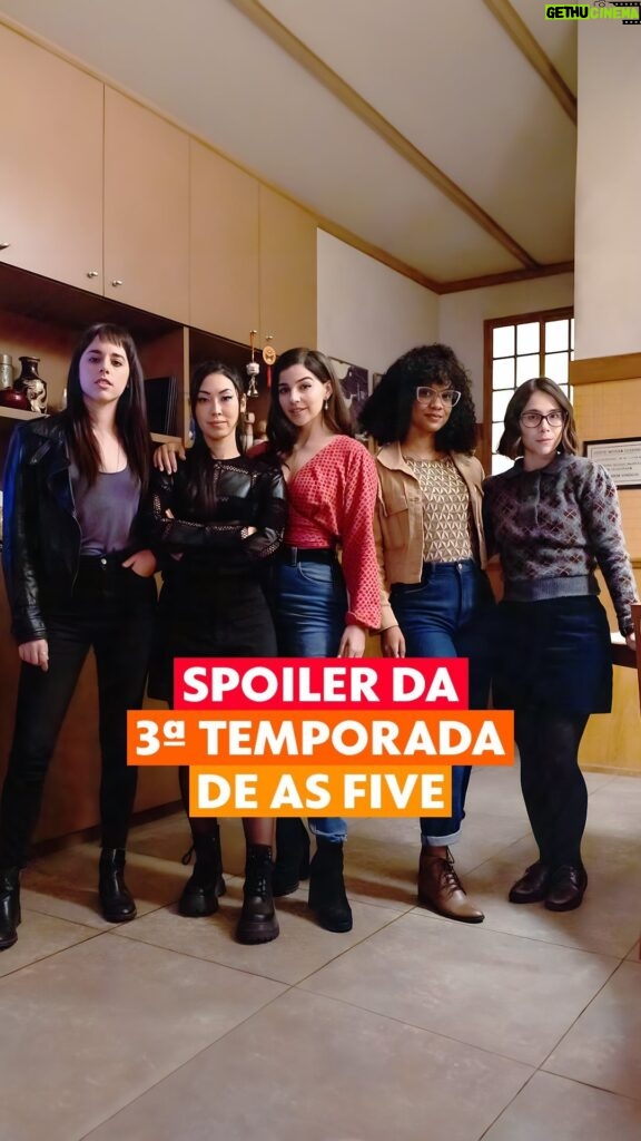 Ana Hikari Instagram - Chegou um mimo pra vocês aqui, Fivers: os primeiros 5 minutos da temporada final de #AsFive 👀💚 Me contem o que acharam! 👇 #PraTodosVerem: Cena do primeiro episódio da terceira temporada da série As Five com o reencontro das personagens, Benê, vivida por Daphne Bozaski, Lica, vivida por Manoela Aliperti, Ellen, Heslaine Vieira e Keyla, vivida por Gabriela.