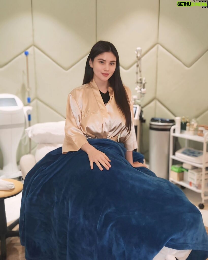 Ana Jalandoni Instagram - Your one-stop solution for glowing skin ✨️✨️✨️ @theiconclinicph #hydrafacial #icondoll #glowingskincare