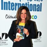 Ana María Polo Instagram - ¡Hola amigos! Hoy jueves de #TBT estoy recordando el lanzamiento de mi libro, Querida Dra. Polo: Las cartas secretas de 'Caso Cerrado'. Es un placer recibir sus mensajes. ¡Los leo siempre! #HeDicho #CasoCerrado #AnaMariaPolo