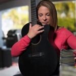 Ana María Polo Instagram - Una de mis pasiones… la guitarra 😍 Me gustaría saber a ustedes, ¿qué los mueve? Cuéntenme aquí… ¡Los quiero! #HeDicho #CasoCerrado #AnaMariaPolo