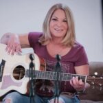 Ana María Polo Instagram - Hola, mis amigos... Me gustaría saber si alguno de ustedes suele tocar algún instrumento musical. Si es así, por favor, déjenmelo saber en los comentarios. #musica #instrumentosmusicales #drapolo #casocerrado #findesemana