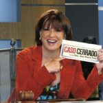 Ana María Polo Instagram - Hola amigos…hoy me gustaría compartir con todos ustedes esta foto que fue tomada cuando “Caso Cerrado” llevaba 10 años al aire. #casocerrado #recuerdos #drapolo #anecdotas #historias