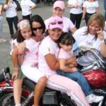 Ana María Polo Instagram - ¡Feliz jueves amigos! Hoy que es #TBT les comparto estas fotos de un evento de la fundación @susangkomen Qué rico compartir con ustedes, @mannymanuellive y la bella @adamarilopez también sobreviviente de cáncer de seno cómo yo. Recuerden por favor hacer sus chequeos y su auto examen. Una detención temprana hace toda la diferencia. ¡Cuídense! ¡Los quiero! 💗💗 #HeDicho #CasoCerrado #AnaMariaPolo