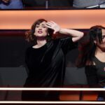 Ana Morgade Instagram - HOY HOY HOY! Esta noche estrenamos a las 22:45 #lamejorgeneración en @telecincoes y os dejo algunos momentazos para abrir boca: capitanes en estado de grasia y bellessa, una celebrando humildemente el triunfo, flipadísima en los ensayos (sí, caris, canto!), pidiendo con @martasango el VAR a la reina @laruka , perreando cual señora en una boda, el elencazo en el escenario que es más grande que la paciencia de una madre de trillizos, y @davidfernandezortiz1970 y yo revisando la dentadura de la gran @esperansagrasia_ ah, y una haciendo pilates pelota en mitad de la gala, y de remate, ahí me tenéis agarrando un escroto imaginario. Os espera lo más grande, amigues! EMPIEZA EL SHOW!!! @martisimasanchez @pablocarbonelloficial @soysolegimenez @rokooficial @anibalgomezoficial @soyyomelody @martasango @mavericklopezmusic @izanllunas @davidfernandezortiz1970 @esperansagrasia_ @laruka