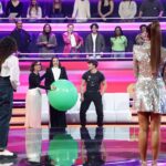 Ana Morgade Instagram - HOY HOY HOY! Esta noche estrenamos a las 22:45 #lamejorgeneración en @telecincoes y os dejo algunos momentazos para abrir boca: capitanes en estado de grasia y bellessa, una celebrando humildemente el triunfo, flipadísima en los ensayos (sí, caris, canto!), pidiendo con @martasango el VAR a la reina @laruka , perreando cual señora en una boda, el elencazo en el escenario que es más grande que la paciencia de una madre de trillizos, y @davidfernandezortiz1970 y yo revisando la dentadura de la gran @esperansagrasia_ ah, y una haciendo pilates pelota en mitad de la gala, y de remate, ahí me tenéis agarrando un escroto imaginario. Os espera lo más grande, amigues! EMPIEZA EL SHOW!!! @martisimasanchez @pablocarbonelloficial @soysolegimenez @rokooficial @anibalgomezoficial @soyyomelody @martasango @mavericklopezmusic @izanllunas @davidfernandezortiz1970 @esperansagrasia_ @laruka