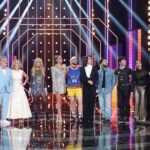 Ana Morgade Instagram - HOY HOY HOY! Esta noche estrenamos a las 22:45 #lamejorgeneración en @telecincoes y os dejo algunos momentazos para abrir boca: capitanes en estado de grasia y bellessa, una celebrando humildemente el triunfo, flipadísima en los ensayos (sí, caris, canto!), pidiendo con @martasango el VAR a la reina @laruka , perreando cual señora en una boda, el elencazo en el escenario que es más grande que la paciencia de una madre de trillizos, y @davidfernandezortiz1970 y yo revisando la dentadura de la gran @esperansagrasia_ ah, y una haciendo pilates pelota en mitad de la gala, y de remate, ahí me tenéis agarrando un escroto imaginario. Os espera lo más grande, amigues! EMPIEZA EL SHOW!!! @martisimasanchez @pablocarbonelloficial @soysolegimenez @rokooficial @anibalgomezoficial @soyyomelody @martasango @mavericklopezmusic @izanllunas @davidfernandezortiz1970 @esperansagrasia_ @laruka
