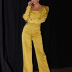 Ana Patricia Gámez Instagram - Dicen que la felicidad no se compra, pero qué bien se siente estrenar outfit 🤣 Feliz viernes ✨Beashion.com 📸 @Juanito_visual_ 💄 @BbellaByMillie 💛 @BeashionBoutique