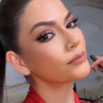 Ana Patricia Gámez Instagram - ¿Cómo maquillarse la cejas correctamente? @anapatriciatv Tip #ALaMillie enseñándole a Ana y a todas por aquí! ¿Te sabes maquillar las cejas?