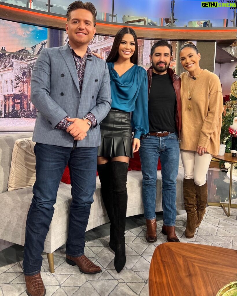 Ana Patricia Gámez Instagram - Esta mañana en @DespiertaAmerica con @AprendeInstitute ❤️ Hubo reencuentro Norteño 🌵🇲🇽 Mi look: www.Beashion.com