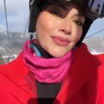 Ana Patricia Gámez Instagram - Les comparto una de mis oraciones favoritas que hago cada día 🙏🏼💕 la adapté en este viaje y me hace sentir más segura y protegida 🎿❄️ También escucho las frecuencias Hertz 417 ayuda para la ansiedad y el miedo subconsciente ✨