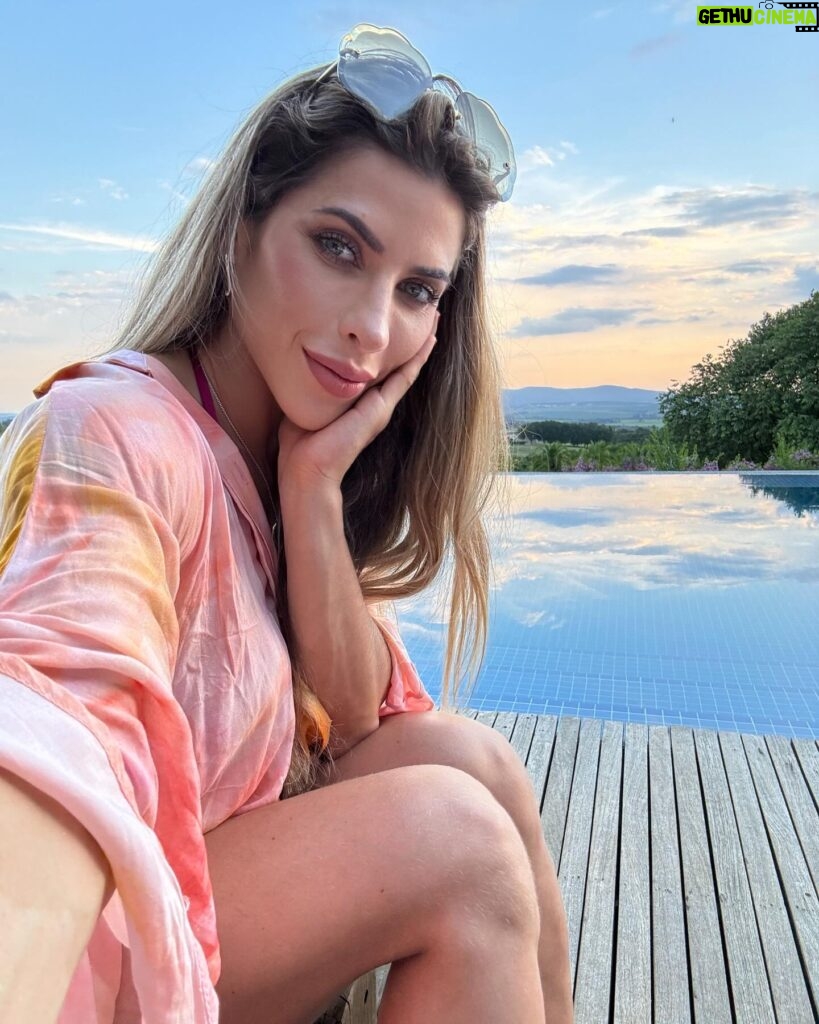 Ana Paula Minerato Instagram - #weekend 🧡