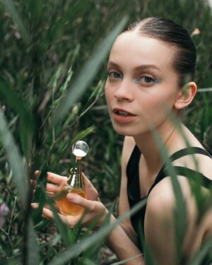 Ana Valeria Becerril Instagram - Flowers are gold
El nuevo J’adore l’Or 

#jadoredior #flowersaregold @diorbeauty 
@dior 
@diorbeautylovers 

Foto: @karlalisker 
Video: @arturogomezdirector 
Hair: @alejandroiniguezhair 
MUA: @pametp 
Hotel: @chableyucatan