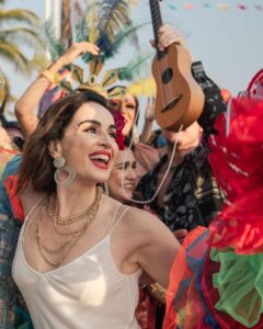 Ana de la Reguera Instagram - Detrás de cámaras de este proyecto donde aprendí tanto gracias a todos los que lo hicieron posible. Espero que lo disfruten porque de verdad que dejamos el corazón en esta temporada! #analaserie