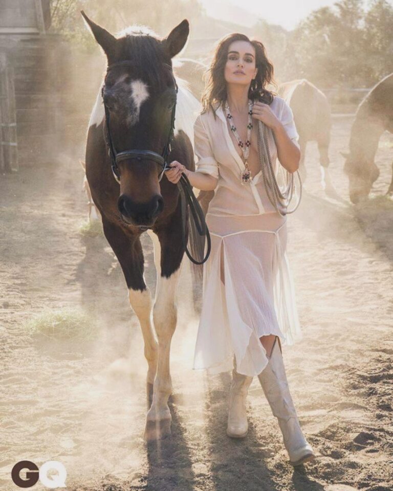 Ana de la Reguera Instagram - Foto con caballo, me sentí Beyonce. @gqmexico