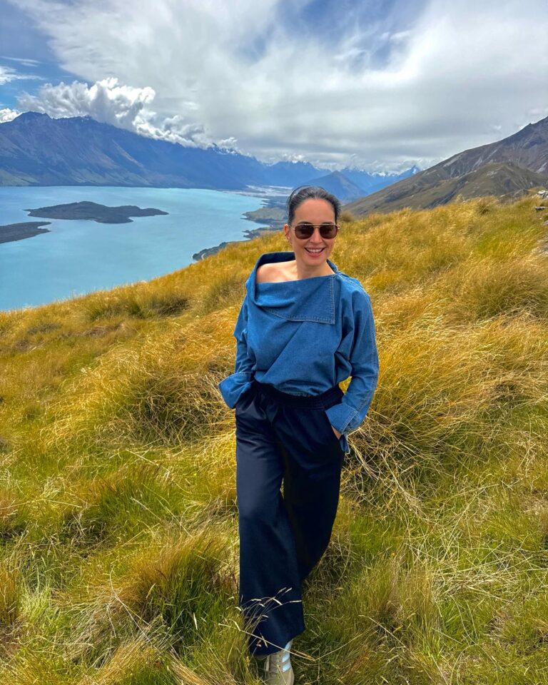 Ana de la Reguera Instagram - Nueva Zelanda, un país joven como yo. 😂🤟❤️ Feliz año! Pa mi empieza mañana! Para ustedes?