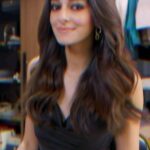 Ananya Panday Instagram - Whether it’s on-screen or off-screen, my glossy hair never loses its sheen✨ With upto 6X* improved shine, TRESemmé Gloss Ultimate serum is my go-to hairstyling essential. Check out TRESemmé Gloss Ultimate Serum now! *Based on lab test or non-conditioning shampoo. #TRESemmé #Hairstyle #Salon #SalonStyling #HairProducts #HairStyling #GlossUltimate #GlossyHair #HairSerum #AD (TRESemmé, Hairstyling, Gloss Ultimate, Hair serum, Glossy Hair)