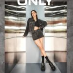 Ananya Panday Instagram - Had a moment 📸 while shopping for my summer wardrobe ☀️#ONLYOnTheGo @onlyindia #ONLYxAnanyaPanday #ONLY #ONLYThingIwantIsEverything #ONLYIndia #AnanyaPanday #AnanyaInONLY #ONLYAmbassador #AD