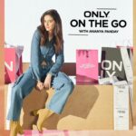 Ananya Panday Instagram - Had a moment 📸 while shopping for my summer wardrobe ☀️#ONLYOnTheGo @onlyindia #ONLYxAnanyaPanday #ONLY #ONLYThingIwantIsEverything #ONLYIndia #AnanyaPanday #AnanyaInONLY #ONLYAmbassador #AD