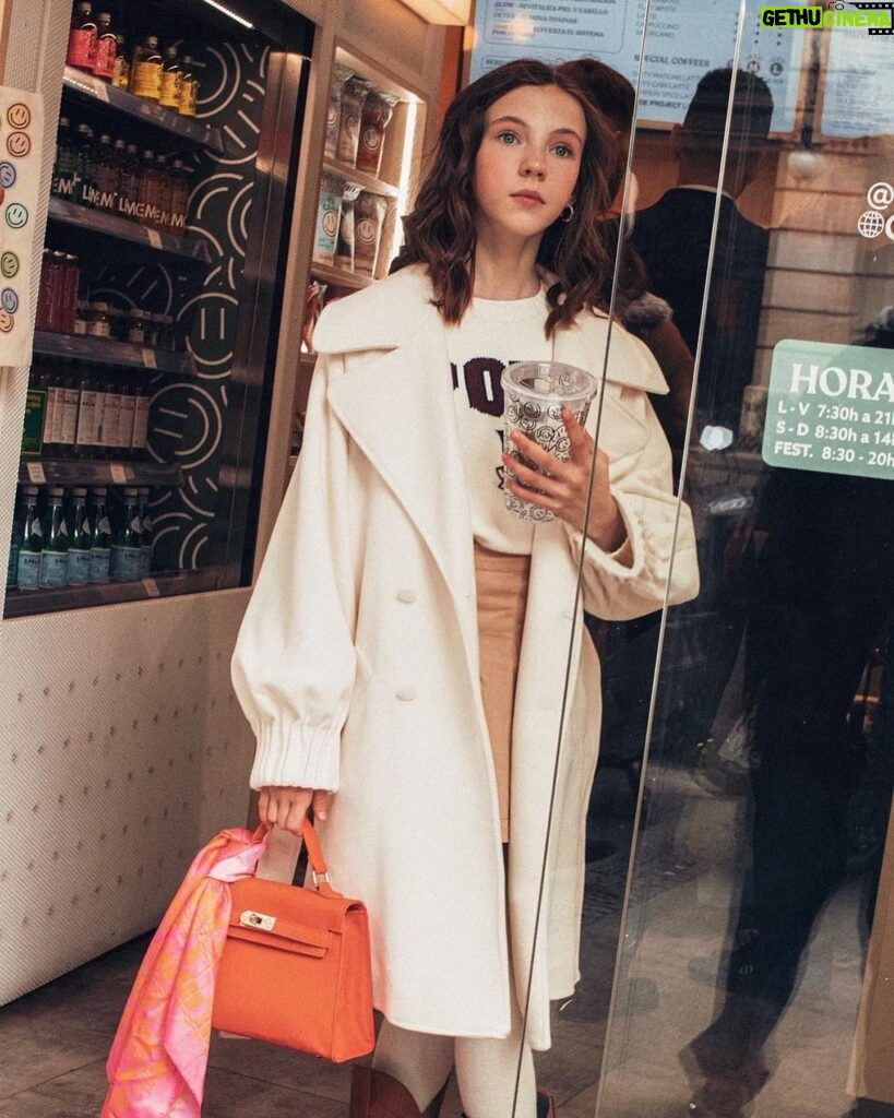 Anastasia Russo Instagram - Winter vibes with @kseniamooon 📸 and @olga.lebedinskaya 💋 wearing @bosanovaoficial shoes and bag, and @funfun_official coat 🤍