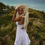 Andréane Chamberland Instagram - look me in the eyes 🌺 #hawaii #hawai #hawaiisbestphotos #hawaiilife #whitedress #whitedresses