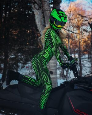 Andréane Chamberland Instagram - Get your @monsterenergy dose today 💚🖤