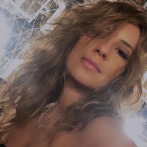 Andréia Horta Instagram - 6 anos separam uma foto da outra, uma Andréia da outra. Ô tempo rei! Ô tempo voador. Ô tempo misterioso.