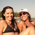 Andréia Horta Instagram - As Minas Gerais. Falabella, meu amor, minha amiga, minha admiração profunda. Nossas férias em família! 🩵🌿☀️🤸‍♀️ @deborafalabellaoficial