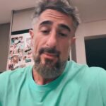 Andréia Horta Instagram - Claro que fiquei feliz demais com essas palavras porque admiro o @marcosmion e seu ativismo no autismo. O que ele faz conforta e ensina muita gente! Milton nos lembra sempre que o artista tem de ir onde o povo está. Ouro puro! Quem me conhece sabe que gosto de elogiar (só quando é verdade mesmo no meu coração! Rsrs) Acho bonito que alguém saiba que tocou alguém. Não fico guardando pra mim, procuro a pessoa e elogio rasgado. Não faço miséria com sentimento bom. A vida já é dura tantas vezes! Mion, obrigada! ☺️🩵 🌿