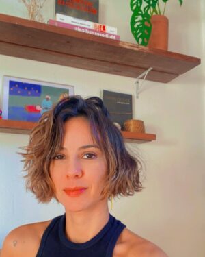 Andréia Horta Instagram - Radical: relativo ou pertencente à raiz, à origem.
✂️ precisei de um ajuste profissional!!! 😅😎🩵