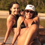 Andréia Horta Instagram - As Minas Gerais. Falabella, meu amor, minha amiga, minha admiração profunda. Nossas férias em família! 🩵🌿☀️🤸‍♀️ @deborafalabellaoficial