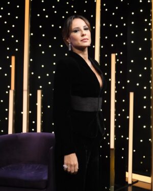 Andréia Horta Instagram - Que alegria ser a comentarista do Oscar 2024!!! Agradeço imensamente a turma da @streammaxbr por sempre me confiarem grandes desafios. Transmitir um evento como o Oscar não é fácil, tudo pode acontecer lá e cá e ontem a transmissão falhou em alguns momentos e estávamos ao vivo e com um time de craques por trás das câmeras concentradíssimos fazendo tudo funcionar! Tiro meu chapéu! Muito obrigada pela recepção carinhosa  de @aanafurtado @alinediniz @caropita Foi um prazer estar lá com vocês!!! Obrigada @fernandathompson parceira o tempo todo nessa missão. 
Styling @julianoezuel
Look@emporioarmani
@ovni_saopaulo
Joias @andreacontioficial
Sapatos @aquazzura
@cidadejardimshopping