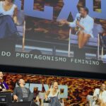 Andréia Horta Instagram - Hoje na @ccxpoficial fomos falar de nossa série Cidade de Deus e foi maravilhoso!!! 3 mil pessoas para assistir o palco Thunder! Que emoção estar lá com esse trabalho! A primeira foto com minha parceira @rorodrigues traduz nossa alegria e do que se trata. Muito bom estar ao lado de vocês!!! @alexandrerodriguesreall @alymuritiba @hbomaxbr 🩵🤸‍♀️ sempre grata a vocês @fernandathompson @karenbrusttolin 🩵🩵