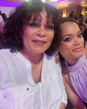Andra Day Instagram - Selfies with my fave! Was moved to tears seeing my mom receive this award because I realized it doesn’t happen enough, and she has a hard time receiving any type of recognition. Thank you @momhonors for recognizing the realest most beautiful woman in the world to me. Matthew 5:14-15
You are the brightest light Ma 💜🙏🏽💜 also y’all go pick up her children’s book “I Hear the Wind Blow and Wonder” by D.A Batie 🙏🏽💕 so proud of her.