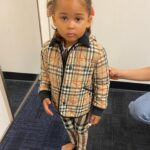 Andra Day Instagram - lol I think she feelin it 💛🥰… last pose on @naomi 👌🏽😂 #niece #blessin 🙏🏽