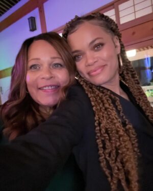 Andra Day Instagram - Selfies with my fave! Was moved to tears seeing my mom receive this award because I realized it doesn’t happen enough, and she has a hard time receiving any type of recognition. Thank you @momhonors for recognizing the realest most beautiful woman in the world to me. Matthew 5:14-15
You are the brightest light Ma 💜🙏🏽💜 also y’all go pick up her children’s book “I Hear the Wind Blow and Wonder” by D.A Batie 🙏🏽💕 so proud of her.